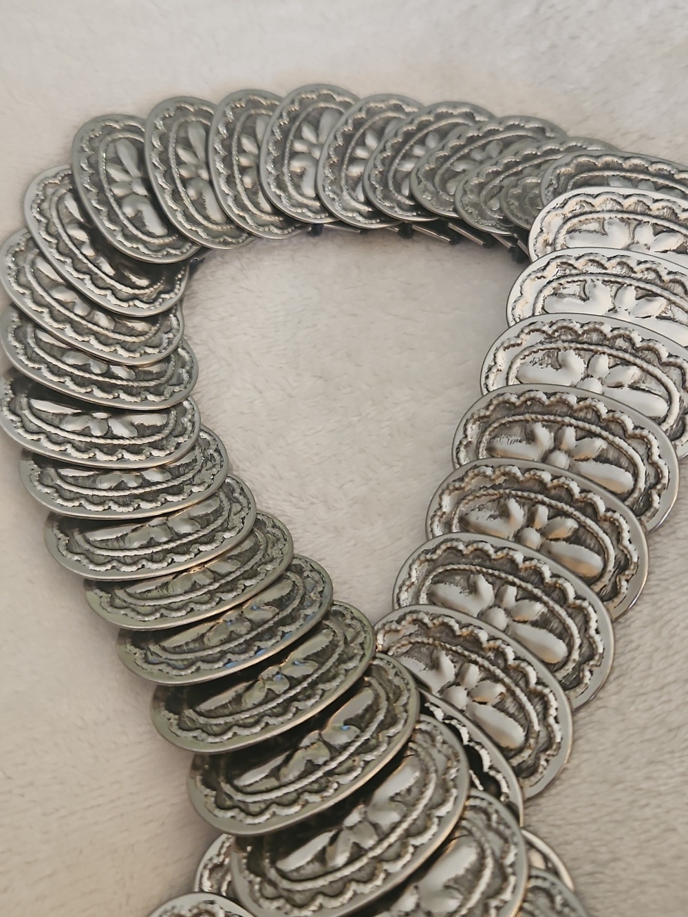 Vintage 1980s Silver Floral Oval Metal Concho Festival Stretch Belt - Picture 2 of 7